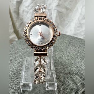 Fashion Jewelry Rhinestone Quartz Watch W/ Adjustable Band Amazing Looking.